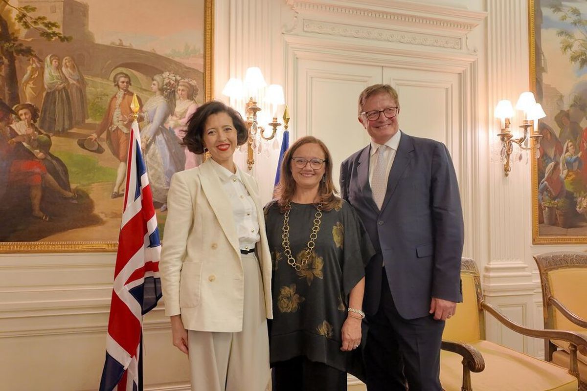 Lisette Oropesa, Ambassador Emma Aparici Vázquez de Parga, and Sir Alex Beard at the Spanish Embassy in London