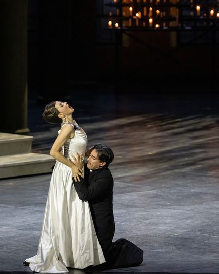 Lisette Oropesa as Manon and Charles Castronovo as Le Chevalier des Grieux in Manon at Les Arts
