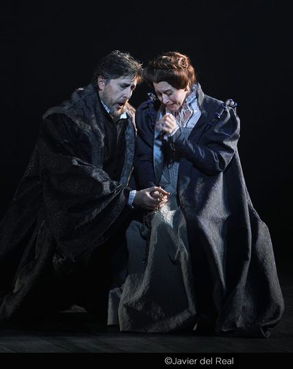 Lisette Oropesa as Maria Stuarda and Roberto Tagliavini as Giorgio Talbot in Maria Stuarda at Teatro Real