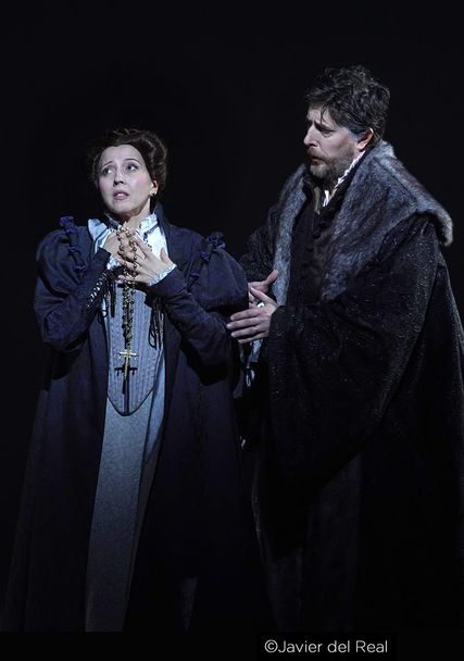 Lisette Oropesa as Maria Stuarda and Roberto Tagliavini as Giorgio Talbot in Maria Stuarda at Teatro Real
