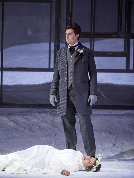 Lisette Oropesa as Lucia and Josh Lovell as Arturo in Lucia di Lammermoor at Wiener Staatsoper