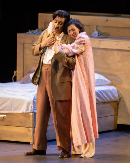 Lisette Oropesa as Manon and Charles Castronovo as Le Chevalier des Grieux in Manon at Les Arts