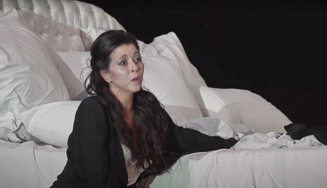 Lisette Oropesa gives a bis at the Teatro Real in La traviata at the Teatro Real