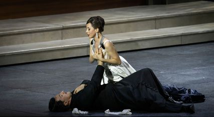 Lisette Oropesa as Manon and Charles Castronovo as Le Chevalier des Grieux in Manon at Les Arts