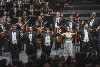 Lisette Oropesa as Lucia, Daniele Rustioni and Roberto Tagliavini as Raimondo in Lucia di Lammermoor at Salzburger Festspiele