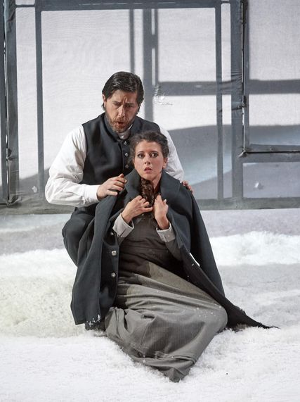 Lisette Oropesa as Lucia and Roberto Tagliavini as Raimondo in Lucia di Lammermoor at Wiener Staatsoper