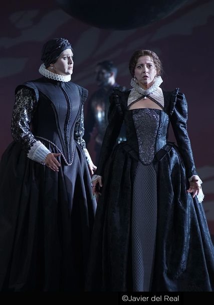 Lisette Oropesa as Maria Stuarda and Elissa Pfaender as Anna Kennedy in Maria Stuarda at Teatro Real