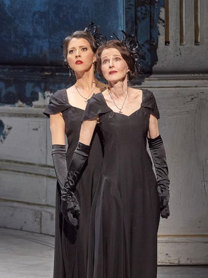 Lisette Oropesa as Konstanze and Emanuela von Frankenberg as Konstanze - Speaking in Die Entführung aus dem Serail at Wiener Staatsoper