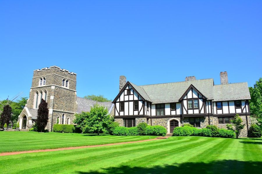 St. Luke’s Episcopal Church, Hoie Hall venue in East Hampton, US