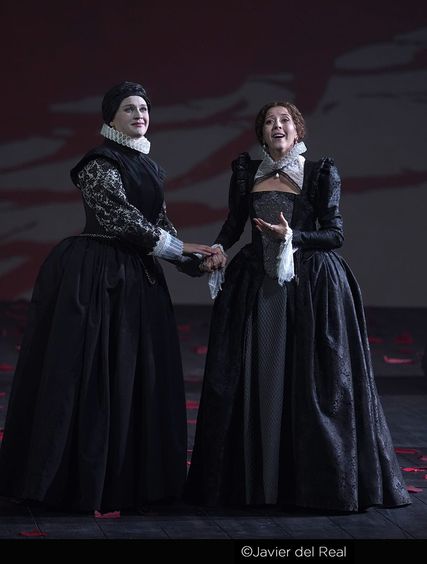 Lisette Oropesa as Maria Stuarda and Elissa Pfaender as Anna Kennedy in Maria Stuarda at Teatro Real