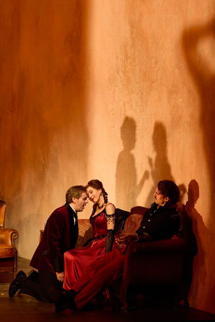 Lisette Oropesa as Manon and Benjamin Bernheim as Le Chevalier des Grieux in Manon at Opernhaus Zürich
