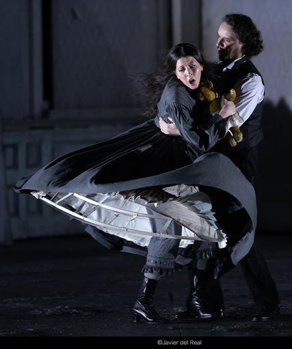 Lisette Oropesa as Lucia and Artur Rucinski as Enrico in Lucia di Lammermoor at Teatro Real