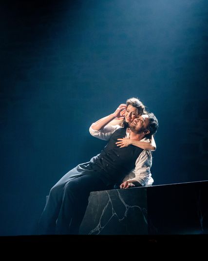Lisette Oropesa as Juliette and Amitai Pati as Roméo in Roméo et Juliette at Savonlinna Opera Festival