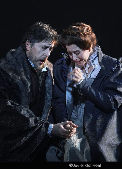Lisette Oropesa as Maria Stuarda and Roberto Tagliavini as Giorgio Talbot in Maria Stuarda at Teatro Real