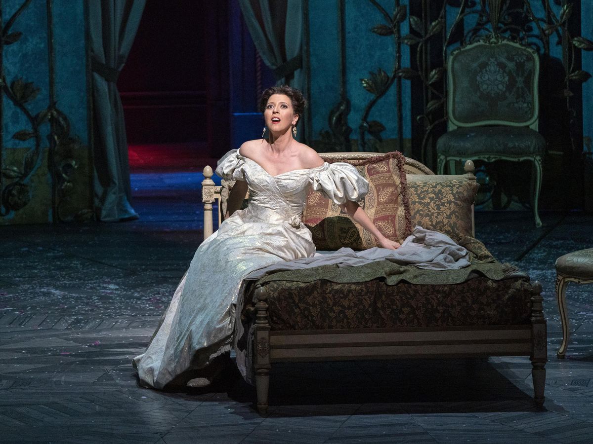 Lisette Oropesa in La traviata at the Metropolitan Opera