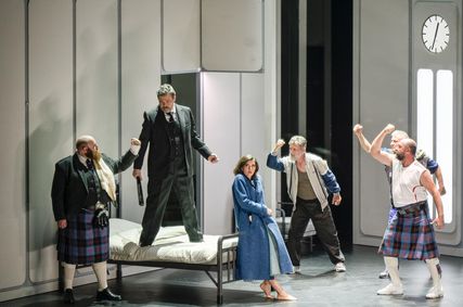 Lisette Oropesa as Lucia and Massimo Cavalletti as Enrico in Lucia di Lammermoor at Opernhaus Zürich