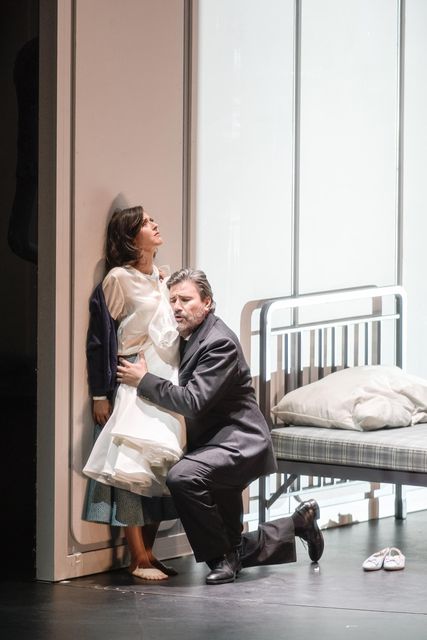 Lisette Oropesa as Lucia and Massimo Cavalletti as Enrico in Lucia di Lammermoor at Opernhaus Zürich