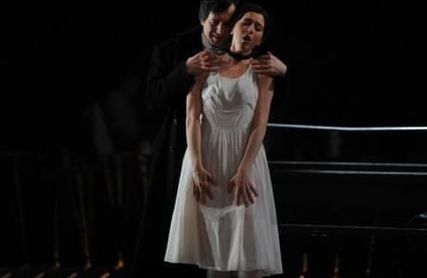 Lisette Oropesa as Lucia and Sergej Khomov as Edgardo in Lucia di Lammermoor at Deutsche Oper am Rhein