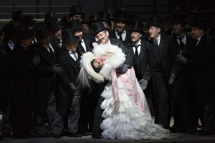 Lisette Oropesa as Manon and Brett Polegato as Monsieur de Brétigny in Manon at Metropolitan Opera