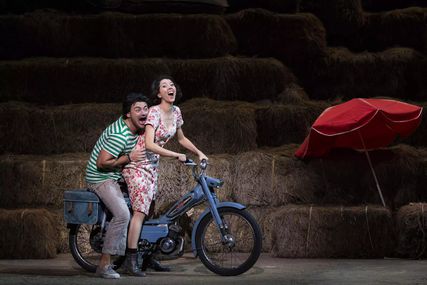 Lisette Oropesa as Adina (Elisir) and Vittorio Grigolo as Nemorino in L'elisir d'amore at Opéra National de Paris