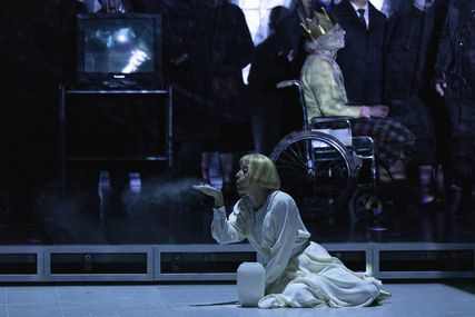 Lisette Oropesa as Ophélie in Hamlet at Opéra National de Paris
