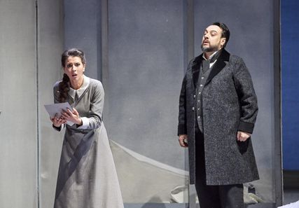 Lisette Oropesa as Lucia and George Petean as Enrico in Lucia di Lammermoor at Wiener Staatsoper