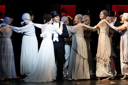 Lisette Oropesa as Violetta Valery and Vitor Bispo as Marqués D' Obigny in La traviata at Bayerische Staatsoper