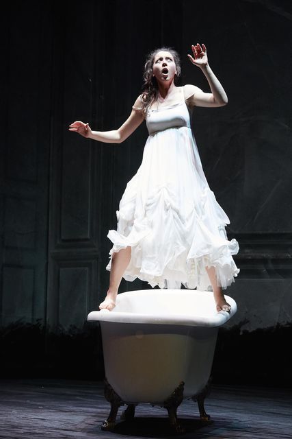 Lisette Oropesa as Ophélie in Hamlet at Opéra de Lausanne