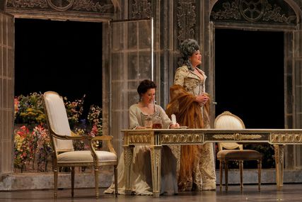 Lisette Oropesa as Susanna and Susanna Phillips as Countess Almaviva in Le Nozze di Figaro at Santa Fe Opera