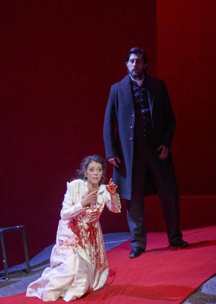 Lisette Oropesa as Lucia and Roberto Tagliavini as Raimondo in Lucia di Lammermoor at Wiener Staatsoper