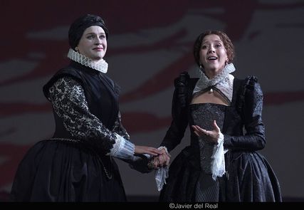 Lisette Oropesa as Maria Stuarda and Elissa Pfaender as Anna Kennedy in Maria Stuarda at Teatro Real