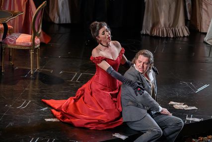 Lisette Oropesa as Violetta Valery and Dmitry Korchak as Alfredo Germont in La traviata at Gran Teatre del Liceu